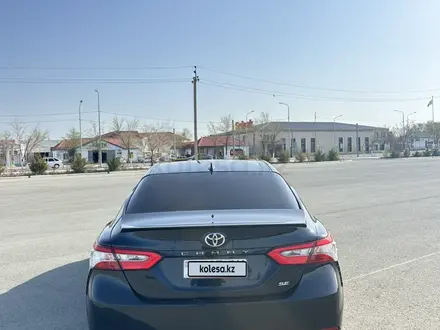 Toyota Camry 2018 года за 8 800 000 тг. в Атырау – фото 4