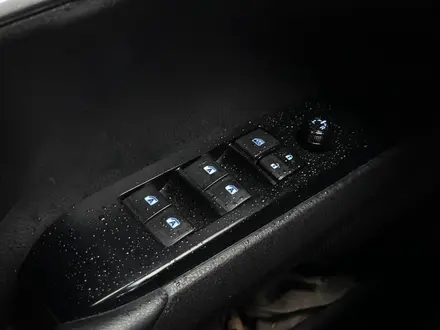 Toyota Camry 2018 года за 8 800 000 тг. в Атырау – фото 12