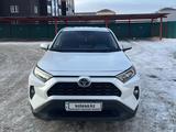 Toyota RAV4 2022 года за 13 900 000 тг. в Актобе – фото 3