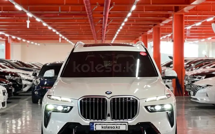 BMW X7 2025 года за 65 000 000 тг. в Астана