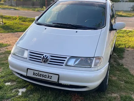 Volkswagen Sharan 1998 года за 4 700 000 тг. в Аксай – фото 13