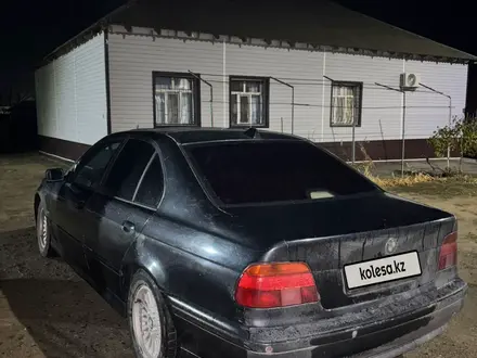 BMW 528 1996 года за 2 000 000 тг. в Туркестан – фото 2