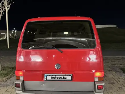 Volkswagen Multivan 1996 года за 2 800 000 тг. в Туркестан – фото 2