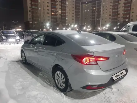 Hyundai Elantra 2019 года за 8 000 000 тг. в Астана