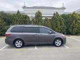 Toyota Sienna 2015 годаүшін9 400 000 тг. в Актау