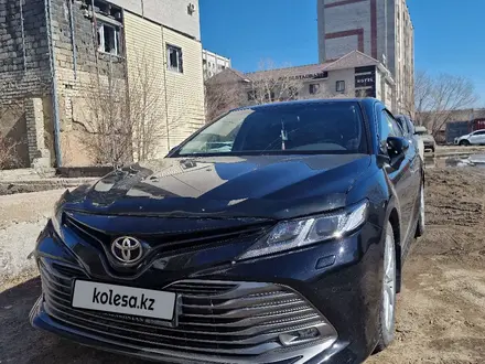 Toyota Camry 2018 года за 13 500 000 тг. в Семей