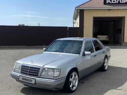 Mercedes-Benz E 200 1994 года за 2 100 000 тг. в Кызылорда – фото 2