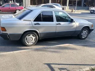 Mercedes-Benz 190