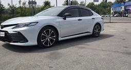 Toyota Camry 2021 года за 12 200 000 тг. в Алматы