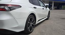 Toyota Camry 2021 года за 12 200 000 тг. в Алматы – фото 4