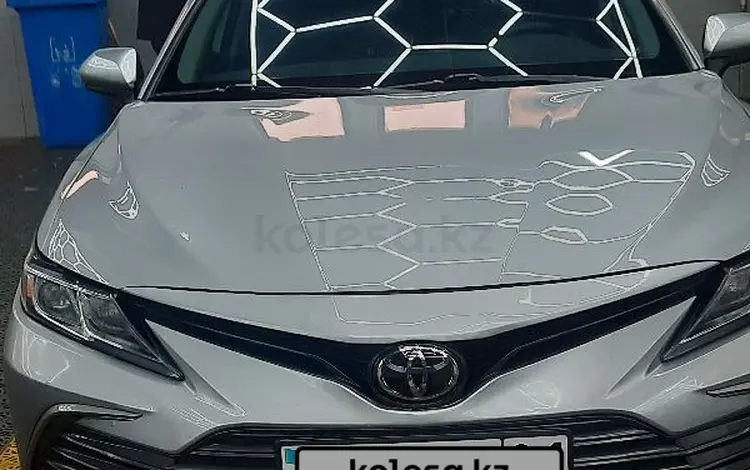 Toyota Camry 2022 года за 11 500 000 тг. в Астана