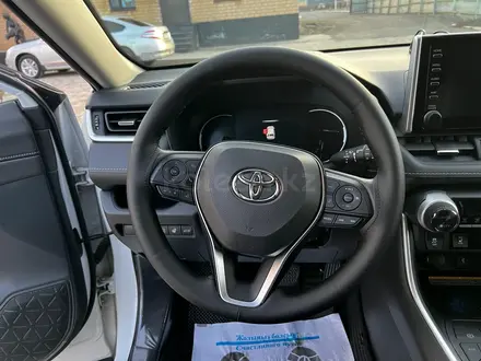 Toyota RAV4 2021 годаүшін21 800 000 тг. в Актобе – фото 19