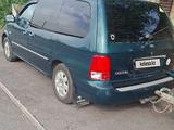 Kia Carnival 2002 года за 3 000 000 тг. в Шымкент – фото 2