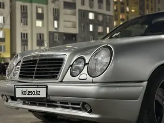 Mercedes-Benz E 320