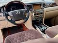 LEXUS LX 570 2010 с водителем в Атырау – фото 3