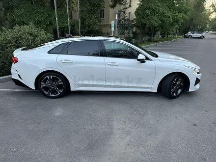 Kia K5 2021 года за 13 700 000 тг. в Алматы – фото 2