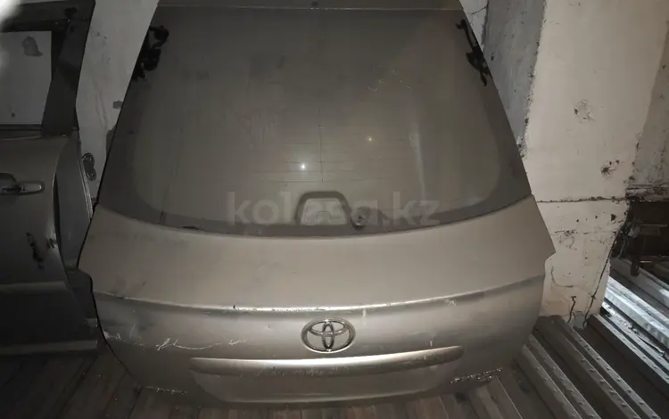 Крышка багажника на Toyota Avensis T250 хетчбэг за 60 000 тг. в Алматы