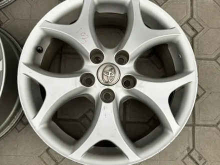 Привозные оригинал Toyota за 128 000 тг. в Алматы