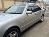 Mercedes-Benz E 230 1997 года за 2 800 000 тг. в Шымкент – фото 3