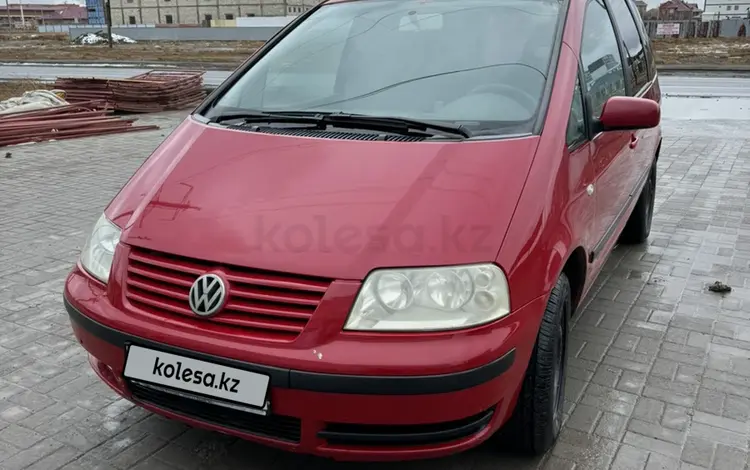 Volkswagen Sharan 2003 годаfor2 450 000 тг. в Атырау