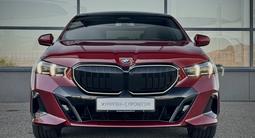 BMW 530 XDrive 2025 года за 54 500 000 тг. в Усть-Каменогорск – фото 2