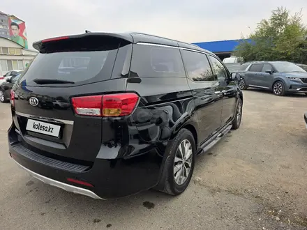 Kia Carnival 2016 года за 10 500 000 тг. в Алматы – фото 4