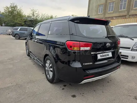 Kia Carnival 2016 года за 10 500 000 тг. в Алматы – фото 5