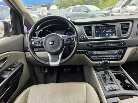 Kia Carnival 2016 года за 10 500 000 тг. в Алматы – фото 9