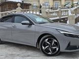 Hyundai Elantra 2022 годаfor12 220 000 тг. в Караганда – фото 2