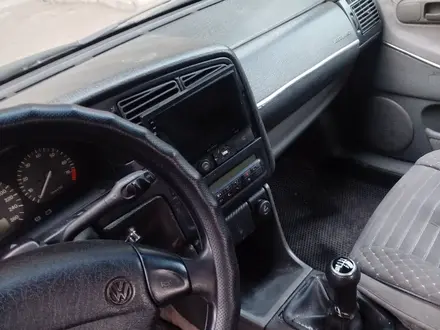 Volkswagen Passat 1995 года за 900 000 тг. в Астана – фото 11
