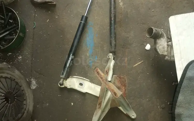 Навесы капота ваз 2110 за 10 000 тг. в Астана