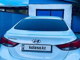 Hyundai Elantra 2015 годаfor7 500 000 тг. в Зайсан – фото 2