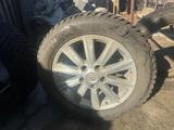 Lexus R20 Lexus lx470 4 зимный шина 1 диск за 120 000 тг. в Алматы