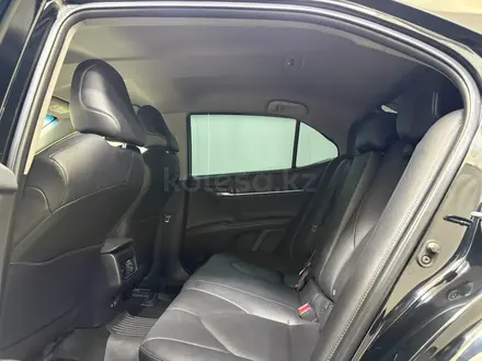 Toyota Camry Luxe 2023 года за 16 800 000 тг. в Алматы – фото 6