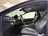 Toyota Camry Luxe 2023 годаүшін16 800 000 тг. в Алматы – фото 4