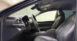 Toyota Camry Luxe 2023 годаүшін16 800 000 тг. в Алматы – фото 4