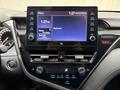 Toyota Camry Luxe 2023 года за 16 800 000 тг. в Алматы – фото 5