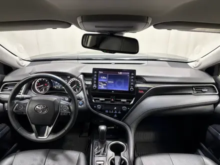Toyota Camry Luxe 2023 года за 16 800 000 тг. в Алматы – фото 3