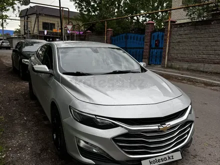 Chevrolet Malibu 2020 года за 10 000 000 тг. в Алматы – фото 2