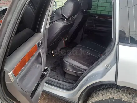 Volkswagen Touareg 2005 года за 3 750 000 тг. в Алматы – фото 5