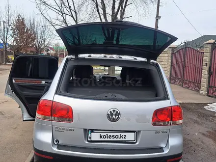 Volkswagen Touareg 2005 года за 3 750 000 тг. в Алматы – фото 7