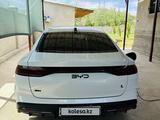 BYD Qin L DM-i 2025 года за 9 400 000 тг. в Шымкент – фото 4