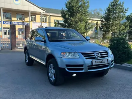 Volkswagen Touareg 2004 года за 6 200 000 тг. в Алматы – фото 2