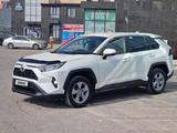 Toyota RAV4 2022 годаүшін14 900 000 тг. в Астана – фото 3