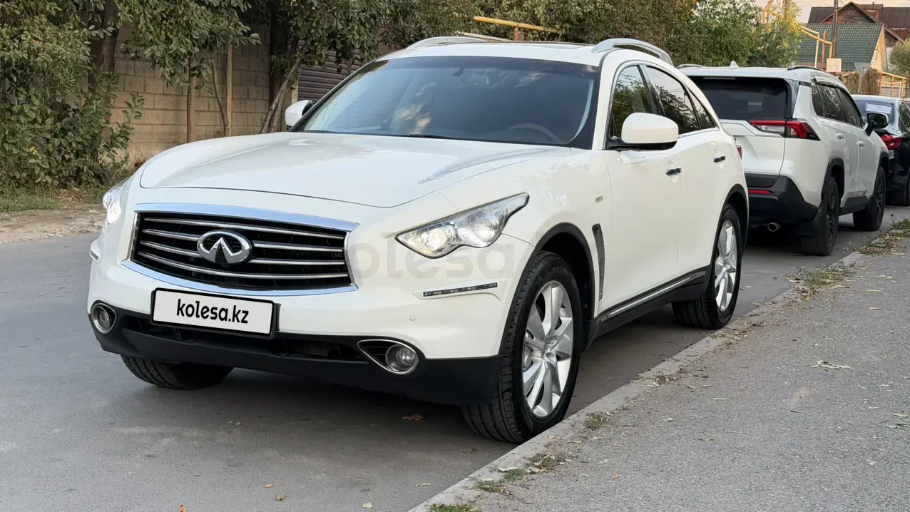 Infiniti QX70, 2013