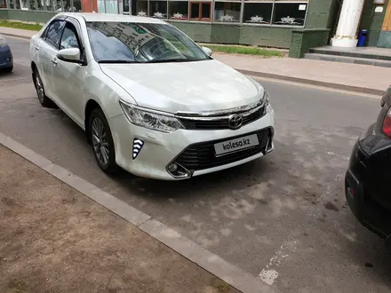 Toyota Camry 2017 года за 12 500 000 тг. в Уральск – фото 4