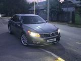 Volkswagen Passat 2018 года за 7 500 000 тг. в Алматы – фото 2