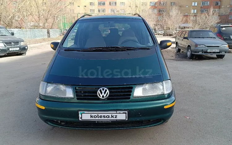 Volkswagen Sharan 1996 годаүшін2 300 000 тг. в Астана