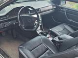 Mercedes-Benz E 300 1995 года за 2 500 000 тг. в Караганда – фото 2