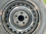 Диски с шинами и колпаками комплект всесезонка. за 110 000 тг. в Костанай – фото 2